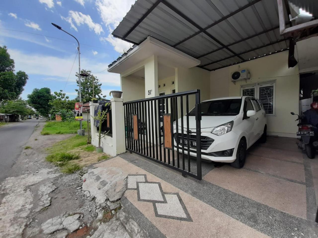 Okj Homestay Syariah Gondowulung エクステリア 写真